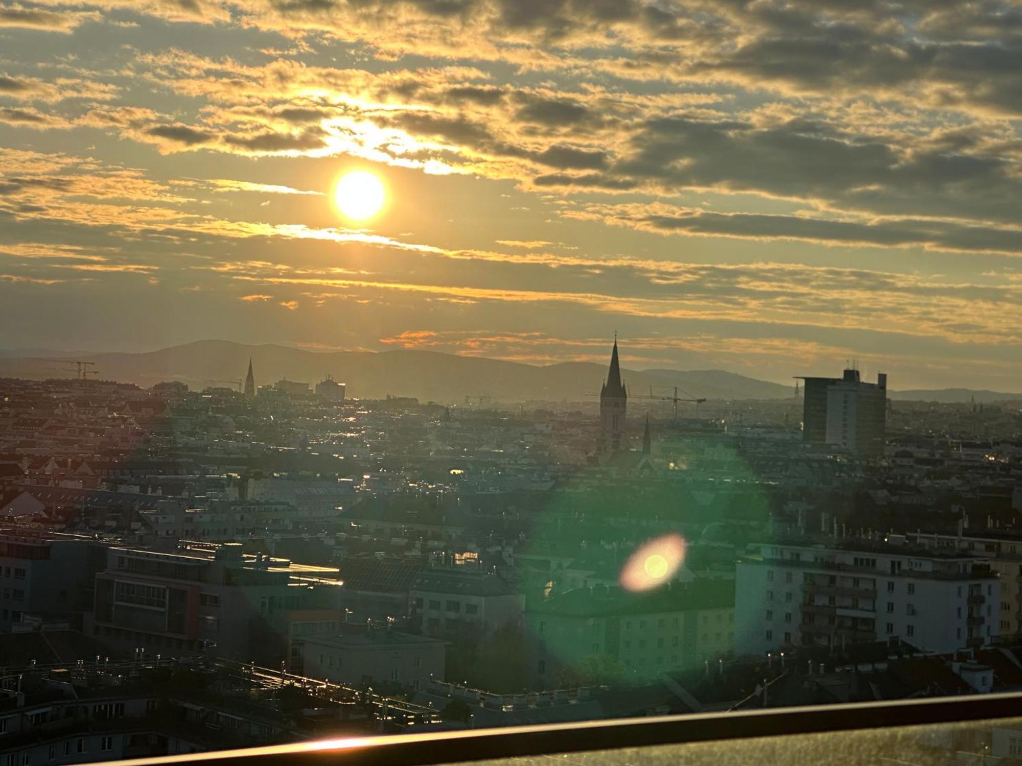 Panorama Sky Apartment I Rooftop Pool I Metro Station Vienne Extérieur photo