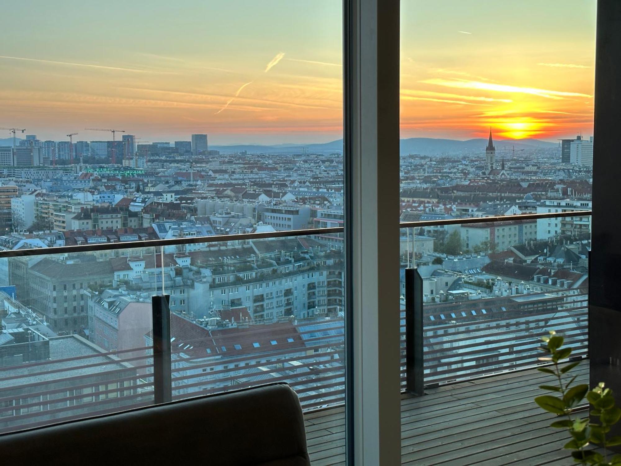 Panorama Sky Apartment I Rooftop Pool I Metro Station Vienne Extérieur photo