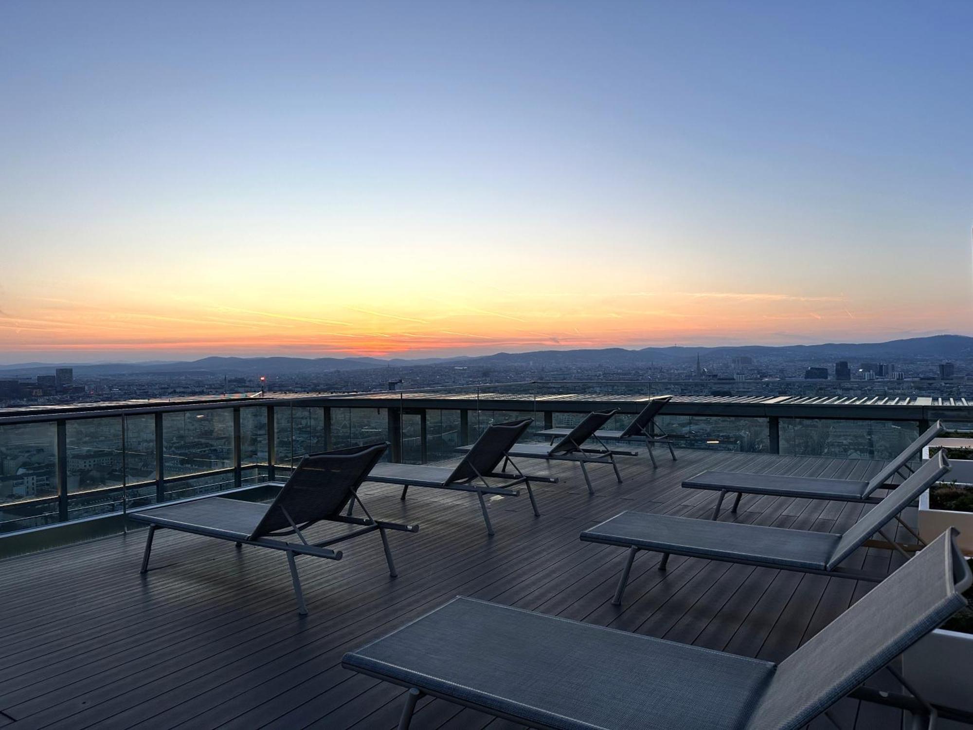 Panorama Sky Apartment I Rooftop Pool I Metro Station Vienne Extérieur photo