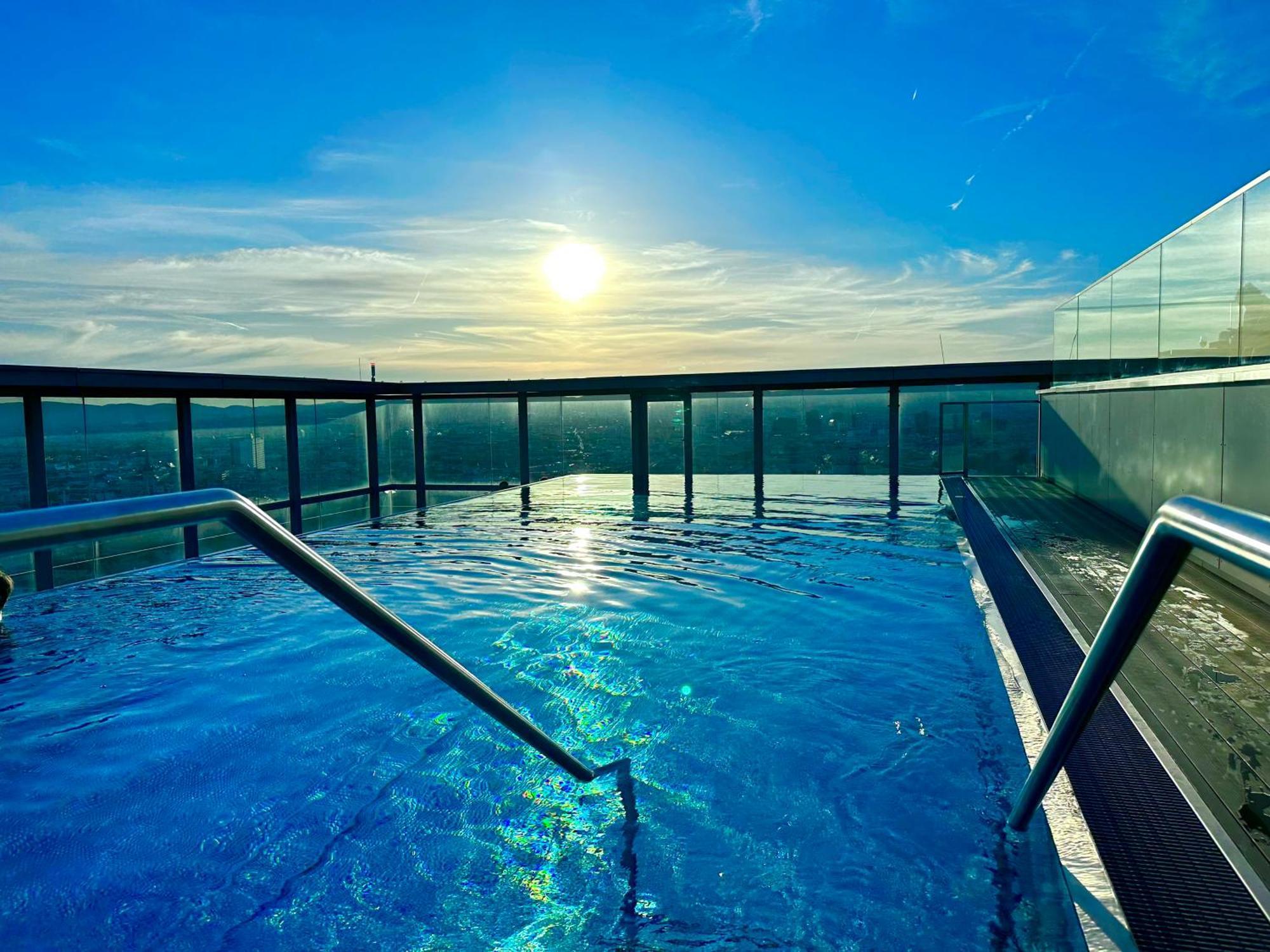 Panorama Sky Apartment I Rooftop Pool I Metro Station Vienne Extérieur photo