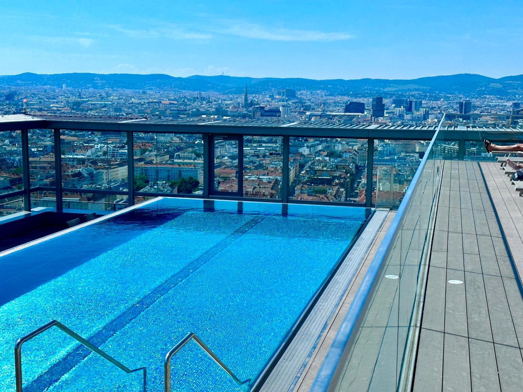 Panorama Sky Apartment I Rooftop Pool I Metro Station Vienne Extérieur photo